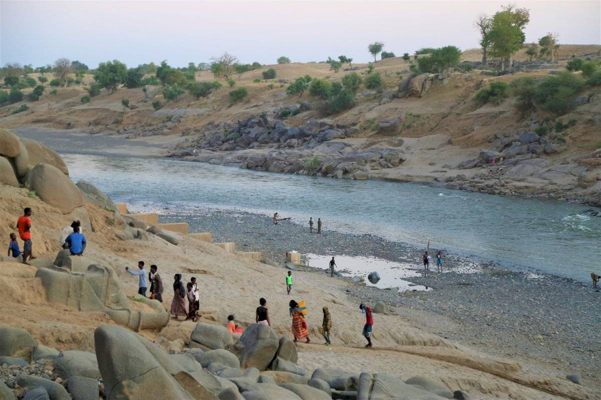 Refugiados etíopes cruzan la frontera con Sudán