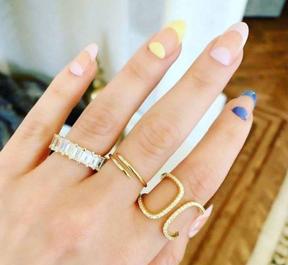 Uñas con francesa invertida Uñas con francesa invertida