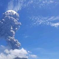 Video: volcán Lewotolo hace erupción brutal en Indonesia y se vuelve viral