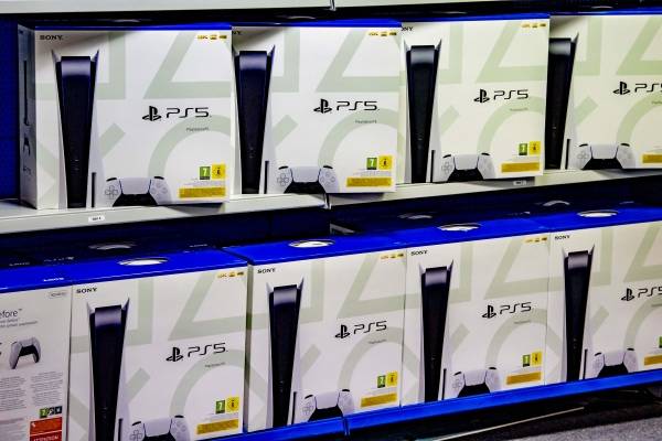 Hombre vende su PS5 tras mentirle a su esposa y ser descubierto: le había dicho que era un purificador de aire