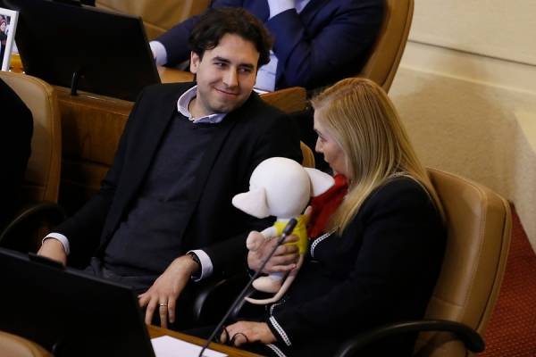 Pamela Jiles arremete contra Vlado Mirosevic: "Vas de salida porque sabes que no te reeligirán nunca más"