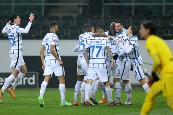 Inter de Milán con Alexis Sánchez y sin Arturo Vidal sigue con vida en la Champions League