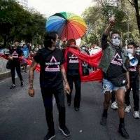 "¡Ni silencio, ni muerte!", gritan en CDMX para exigir antirretrovirales