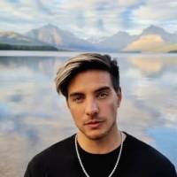 Vadhir Derbez se da un chapuzón en un lago congelado y enamora a sus fans