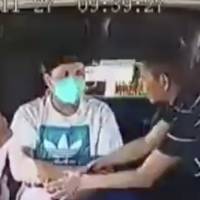 “Dame el celular o te manoseo” amenaza ladrón durante asalto a combi del Edomex