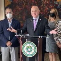 Presentan mandamus contra "Johnny" Méndez para que inicie proceso de transición