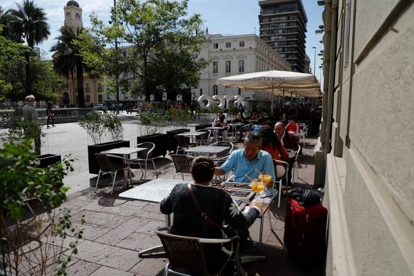El virus hace estragos en la RM: Santiago, Las Condes, Vitacura y Curacaví retroceden a Preparación