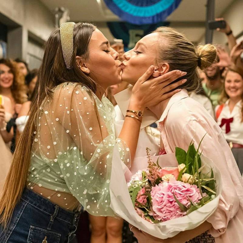 Belinda y las actrices heterosexuales que han besado a otras mujeres
