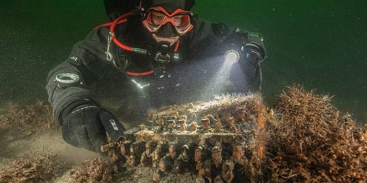 Segunda Guerra Mundial: Buzos descubren una máquina Enigma en el fondo del mar