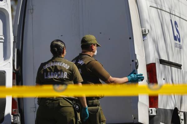 Papá del año: se fue a tomar con un amigo y dejó a su hijo encerrado más de 10 horas en un bus