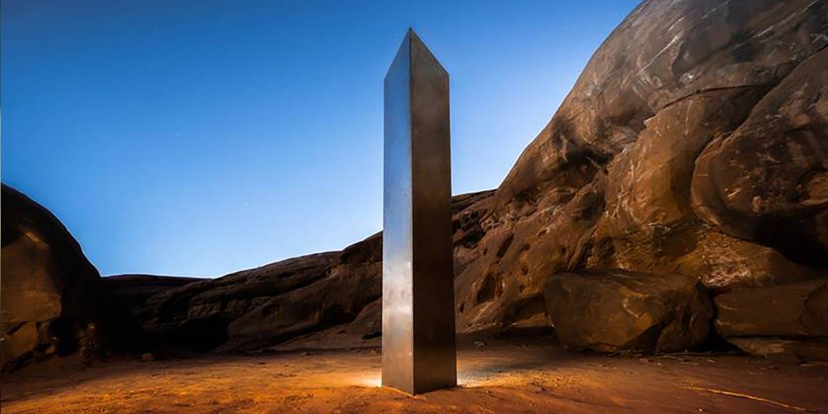 Las cinco mejores teorías acerca de lo que sucede con el monolito que viaja por el mundo