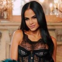 Natti Natasha mostró su lado más sensual en un costoso outfit de la firma Louis Vuitton