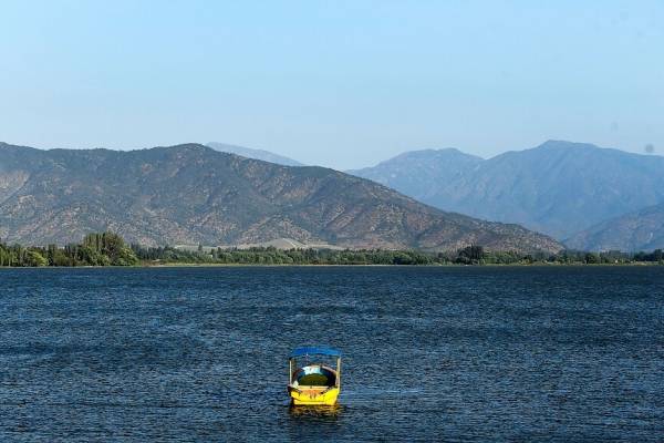 "Este lago no es de Chile": registran momento en que vecino del lago Rapel dice que el acceso es privado
