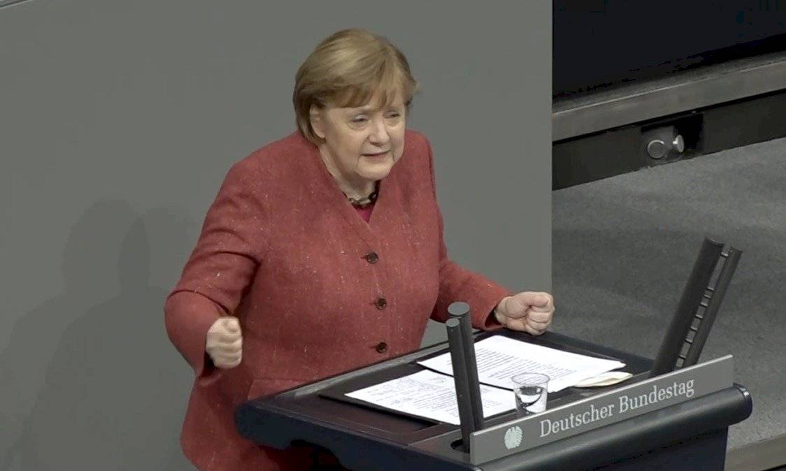 Merkel exige un confinamiento más estricto para evitar "la última Navidad con los abuelos"