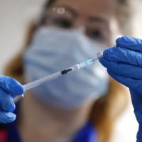 FDA autoriza uso de emergencia de la vacuna de Pfizer contra COVID-19