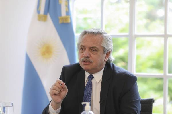 Argentina anuncia que firmó contrato con Rusia: tendrán dosis para vacunar entre enero y febrero a 10 millones de personas