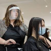 Coronavirus: la OMS dijo que los protectores faciales de plástico no son efectivos y un estudio reveló las razones