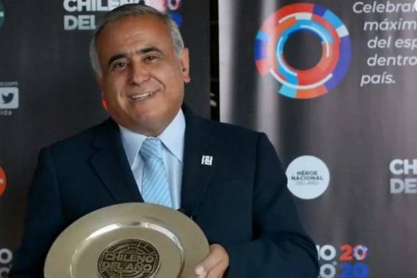 Doctor Ugarte fue premiado como "chileno del año" y "héroe nacional del año"
