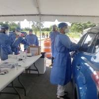 Más de 400 personas se realizan la prueba de COVID-19 mediante servicarro en Loíza