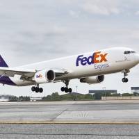 Comienza FedEX transporte masivo de vacunas COVID-19
