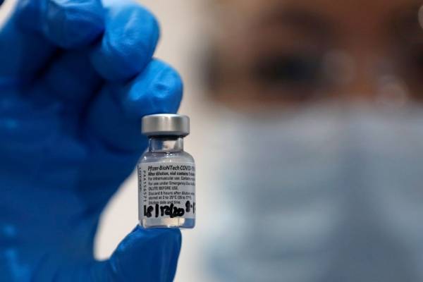 Estados Unidos da la autorización definitiva a la vacuna de Pfizer: ya son seis países que aprobaron su aplicación