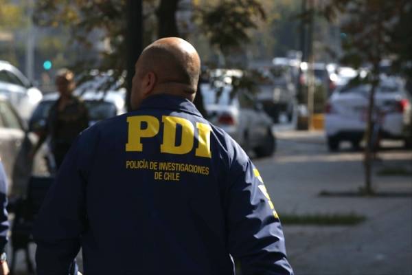 Macabro: encuentran feto de seis meses abandonado en la Plaza de Armas de Santiago