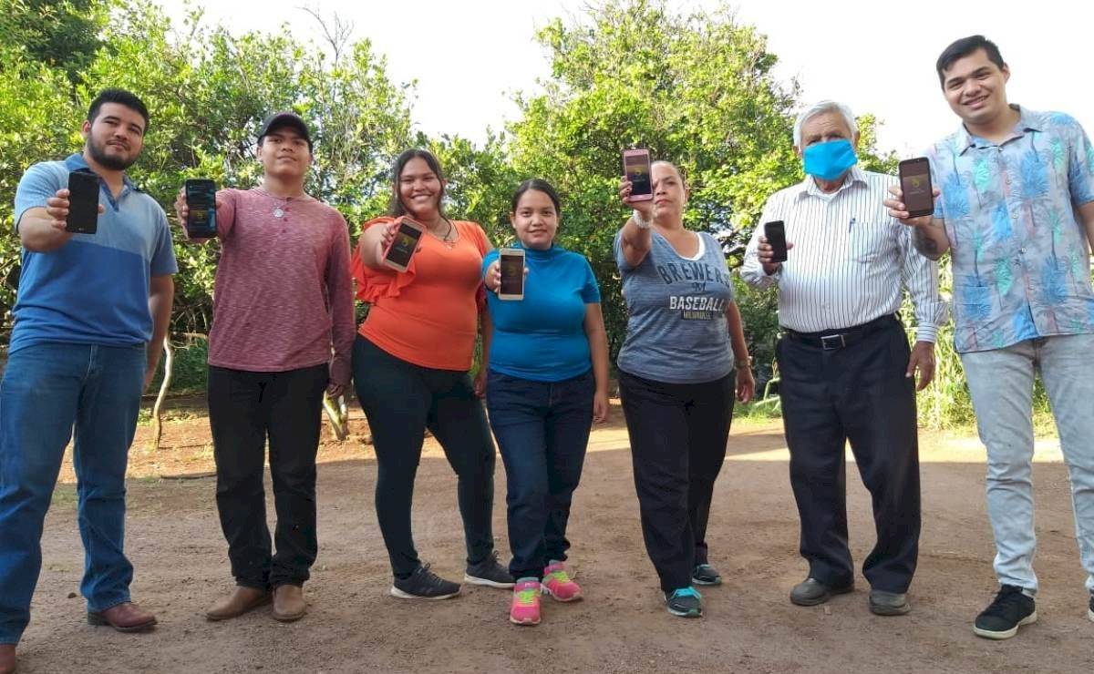Jóvenes oaxaqueños crean compañía celular