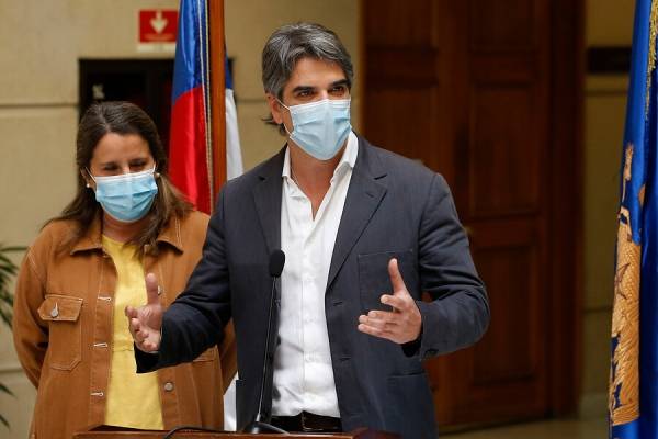 Diputado RN enciende la polémica al anunciar que no se vacunará contra el covid-19: "Por ningún motivo"