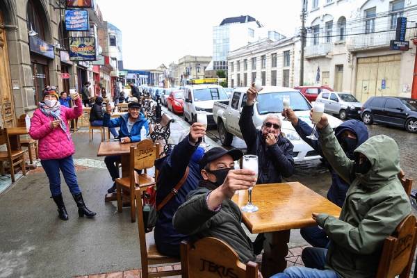 Punta Arenas avanza a Transición y la Región de Atacama a Apertura Inicial