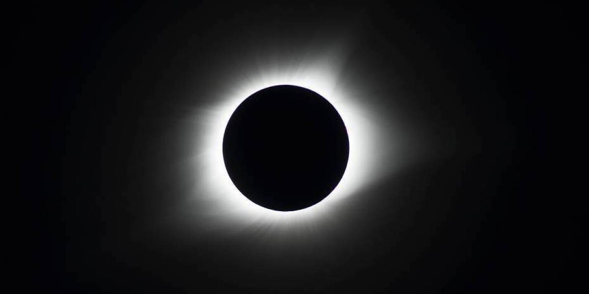 En imágenes: eclipse total de Sol maravilló a gran parte de Chile y el sur de Argentina