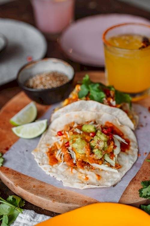 Las enchiladas se realizan con tortillas de maíz.