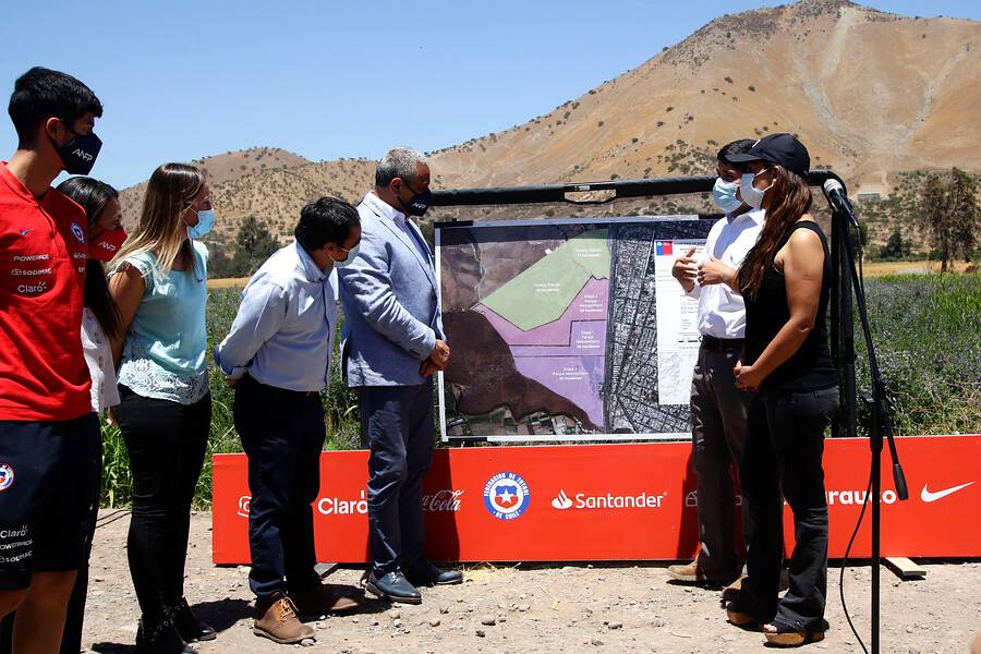 Gobierno y la ANFP revisaron los nuevos terrenos para instalar Juan Pinto Durán