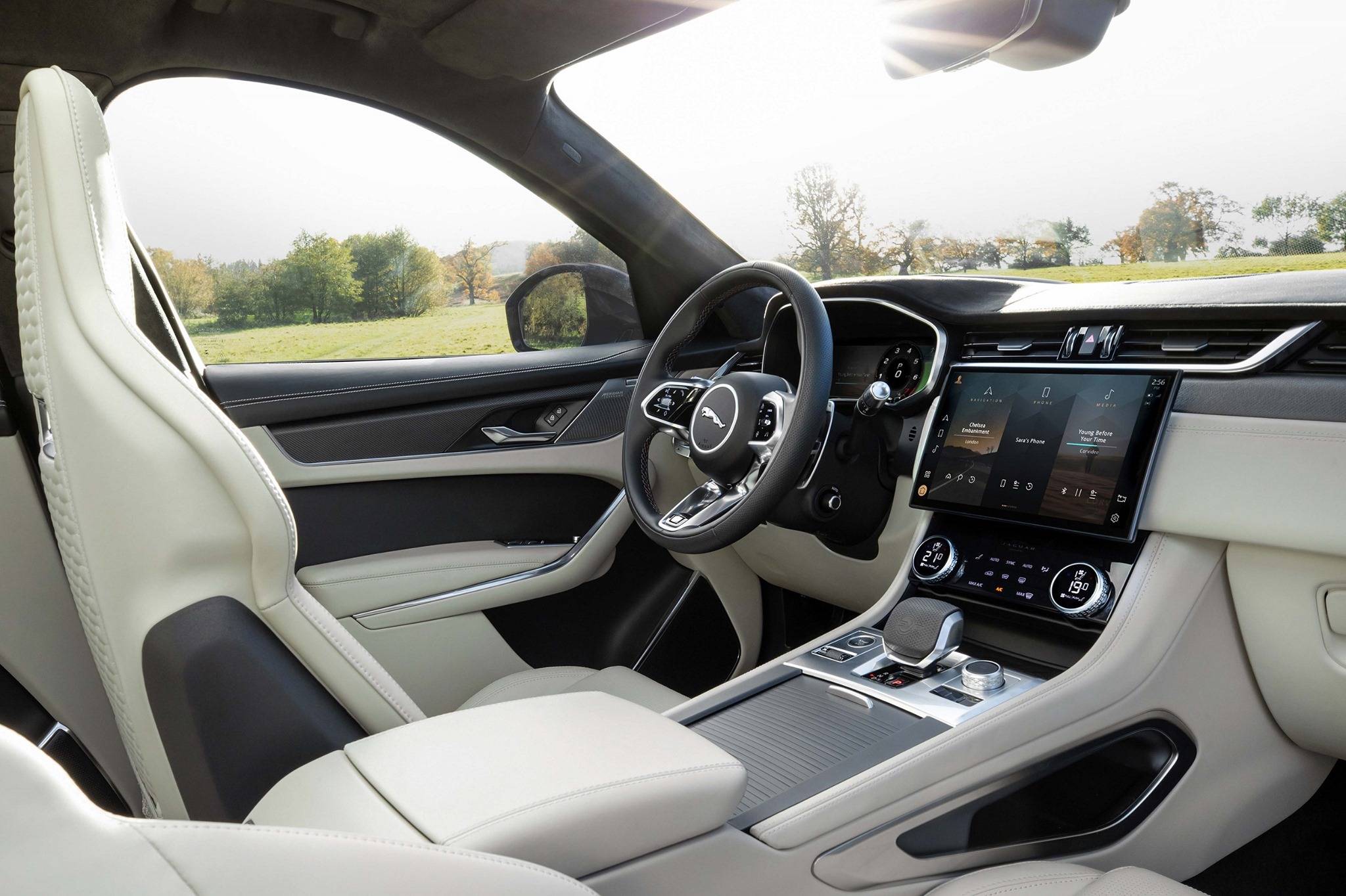 Jaguar F-Pace SVR-2021-