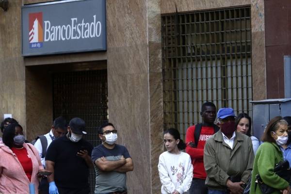 Esto sí que es tener sencillo: le pagaron un millón de pesos de su retiro del 10% con billetes de $1.000 y monedas de $500