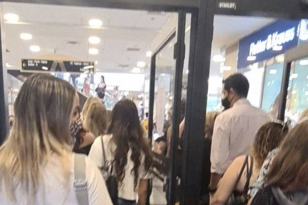 Locura total: cierran mall El Trébol en Talcahuano y filas en Santiago son enormes
