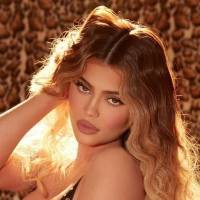 Kylie Jenner fue atacada por manifestantes: “Eres un monstruo”. Su guardaespaldas tuvo que intervenir