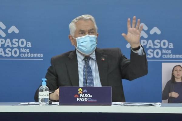 Ministro Paris comparó funa en su contra con adherentes a Trump que entraron al Capitolio