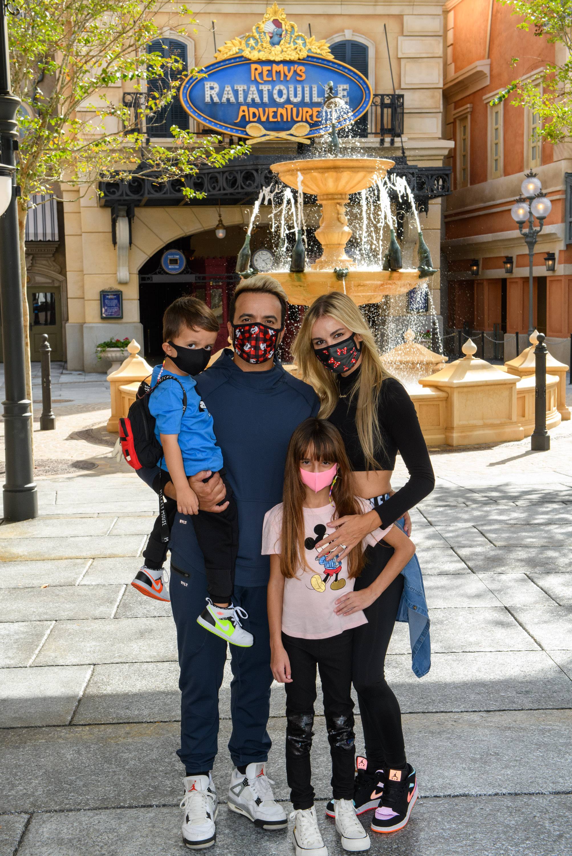Luis Fonsi y su familia
