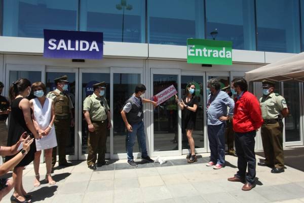 ¿Y el Costanera Center? Aglomeraciones obligan a la Seremi de Salud a cerrar Mallplaza Norte