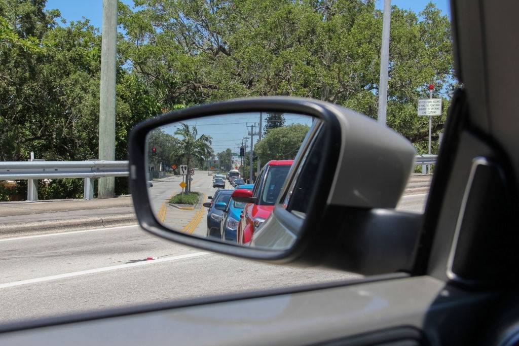 El color más popular para los autos fue el blanco. El color más popular para los autos fue el blanco.