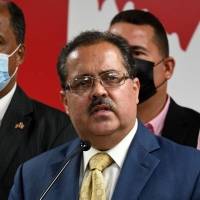 Senadores del PPD cierran fila con Dalmau para presidir el Partido