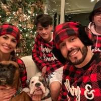 Reguetoneros se disfrutan La Navidad en familia