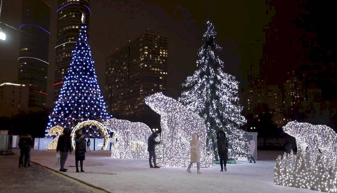 Centro de Moscú luce festivamente decorado de cara a la celebración de Año Nuevo