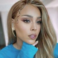 Danna Paola exibe fotos de sua irmã e gera furor nas redes sociais