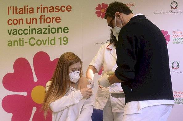 Creador de la vacuna para el covid-19 señala por cuánto tiempo estará el virus con nosotros