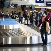 Unas 1.28 millones de personas en Estados Unidos viajaron en avión el domingo