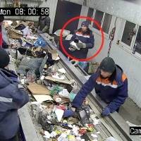 ¡Increíble! Salvan a gato de morir triturado tras ser lanzado en costal a la basura