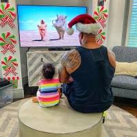 Mira a Dwayne Johnson jugar a las muñecas con su adorable hija Tia
