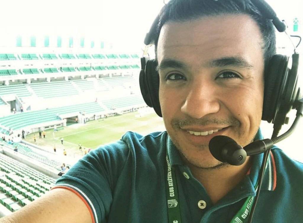 Ellos explotan las redes sociales para narrar partidos amateur