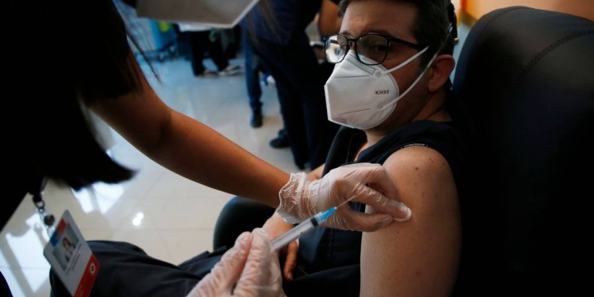 Coronavirus: Estas son las diferencias entre cada una de las vacunas que se utilizarán en Chile